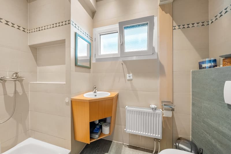 Charming individual house with 6 rooms, beautiful view and large garden - family-friendly neighborhood (12)