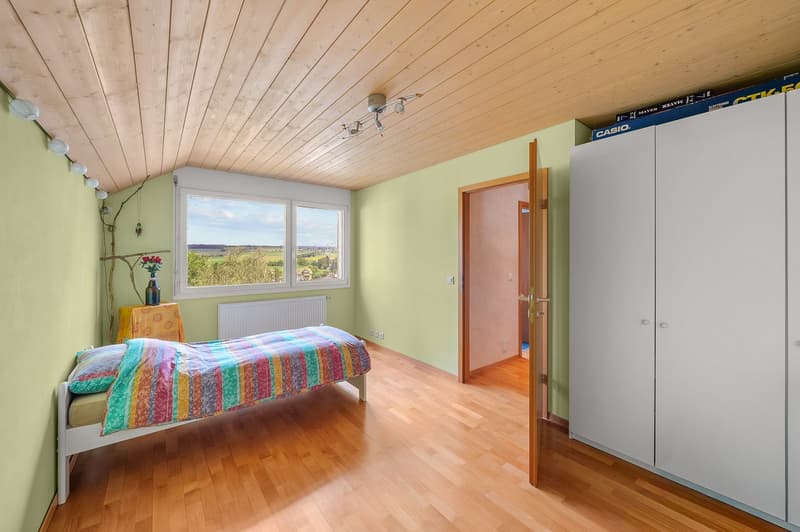 Charming individual house with 6 rooms, beautiful view and large garden - family-friendly neighborhood (16)