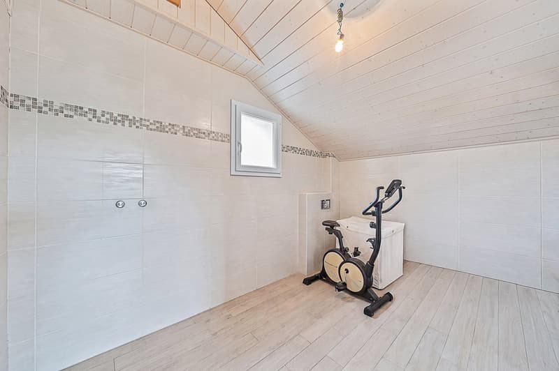Charmant appartement-duplex de 5,5 pièces avec balcon, jardin et superbe vue (13)