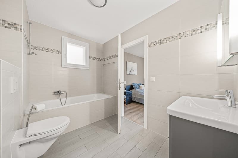 Superbe appartement-duplex de 5,5 pièces avec balcon, jardin et superbe vue (10)