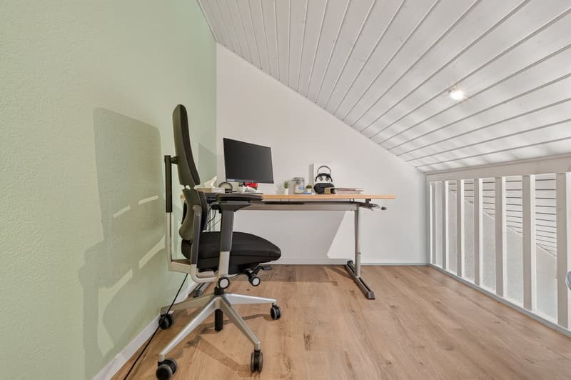 Bel appartement de 4,5 pièces en duplex avec beau balcon orienté Sud-Ouest (13)