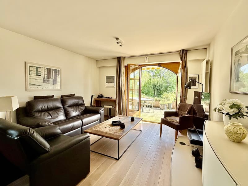 Bel appartement de 2,5 pièces avec grande terrasse et belle échappée sur le lac et les montagnes (6)