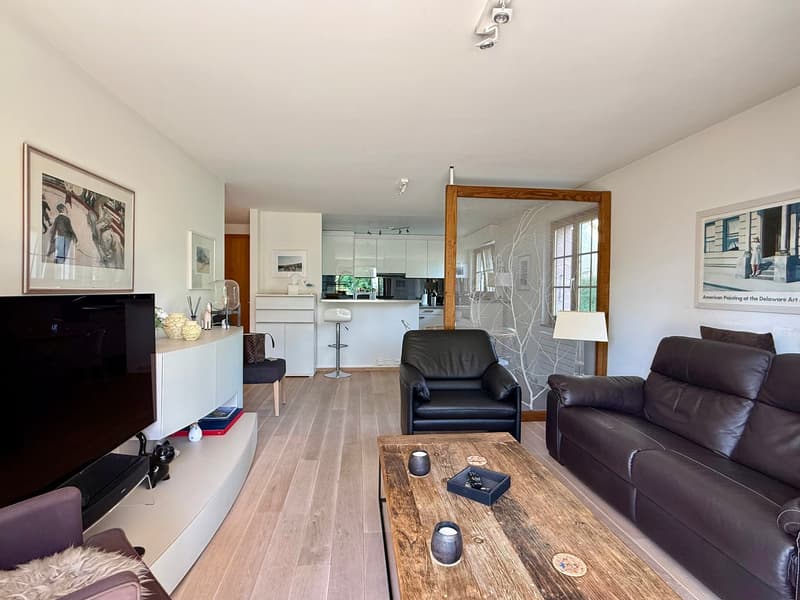Bel appartement de 2,5 pièces avec grande terrasse et belle échappée sur le lac et les montagnes (7)