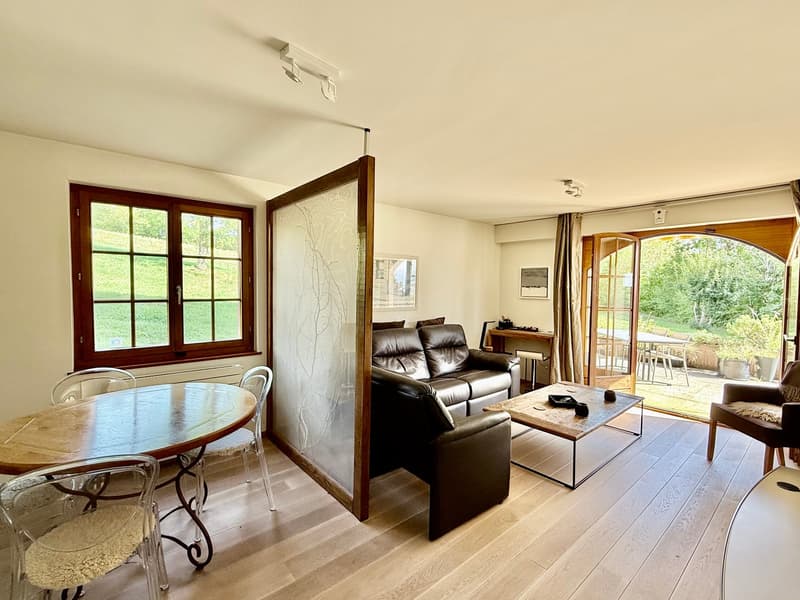 Bel appartement de 2,5 pièces avec grande terrasse et belle échappée sur le lac et les montagnes (5)