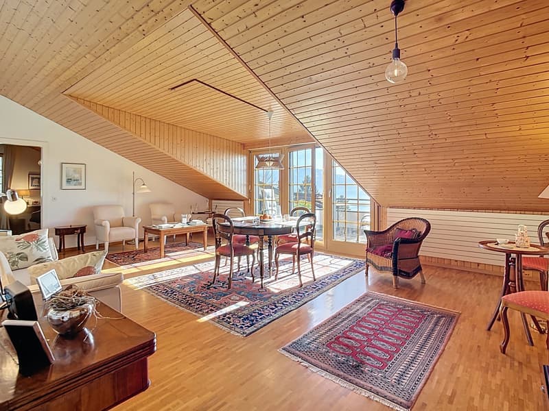 Bel appartement en attique de 3.5 pièces avec vue sur le lac et les montagnes (3)