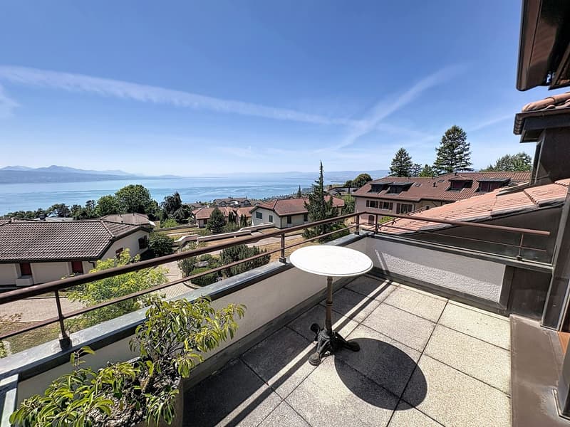 Bel appartement en attique de 3.5 pièces avec vue sur le lac et les montagnes (2)
