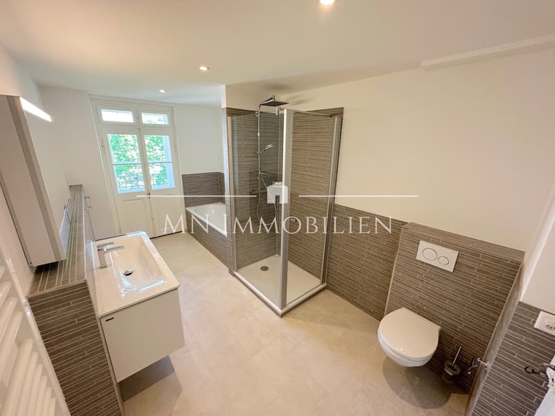 Bad mit Dusche und Badewanne  - 4. OG