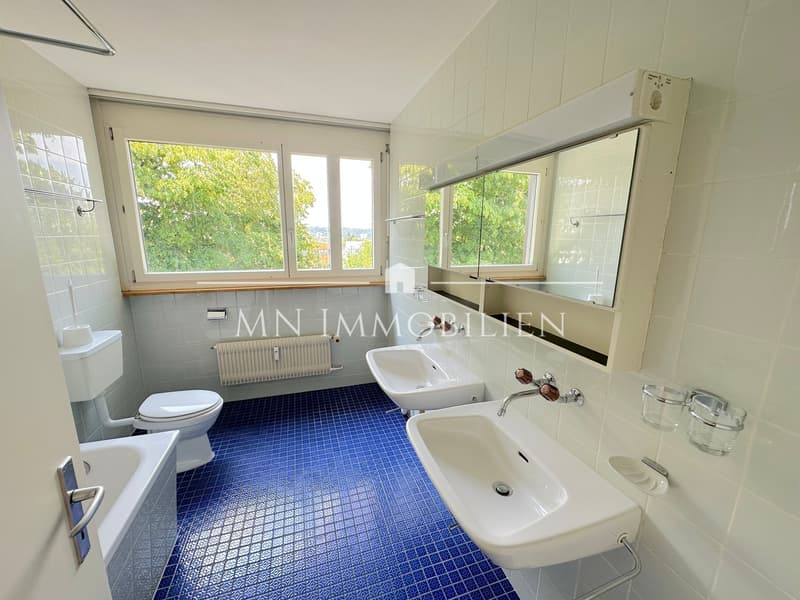 Bad mit Badewanne / Anschluss Waschmaschine