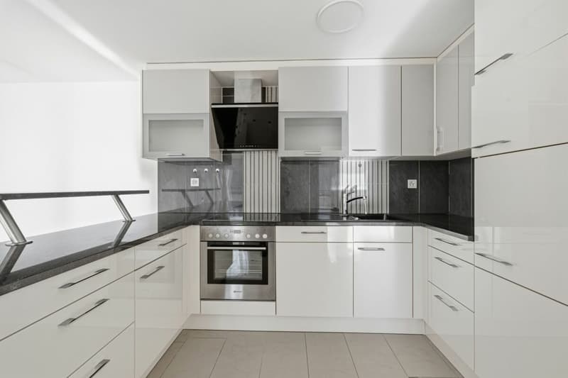 Renovierte 4.5-Zimmer-Wohnung mit grosszügigem Balkon, Lift und Garage (6)