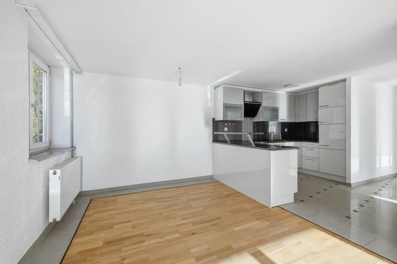 Renovierte 4.5-Zimmer-Wohnung mit grosszügigem Balkon, Lift und Garage (4)