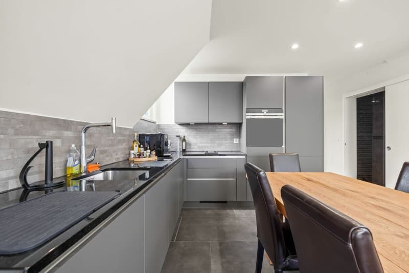 Stylish living in Allschwil - Maisonette apartment with high-quality furnishings (2)