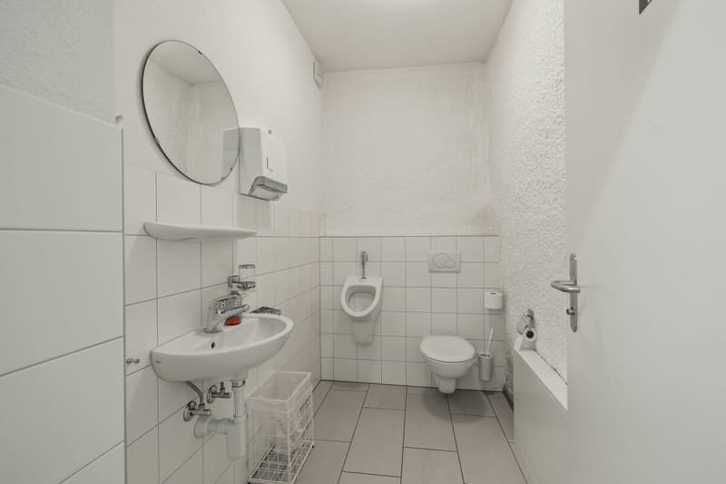 Spazio ufficio arredato incl. sala riunioni & parcheggi (6)