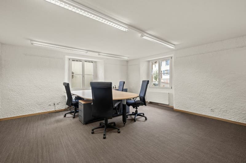 Spazio ufficio arredato incl. sala riunioni & parcheggi (3)