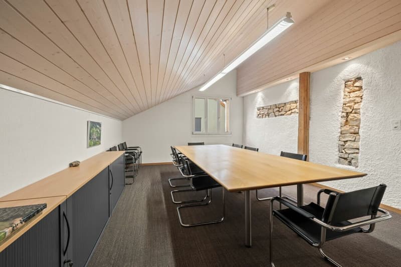 Spazio ufficio arredato incl. sala riunioni & parcheggi (1)