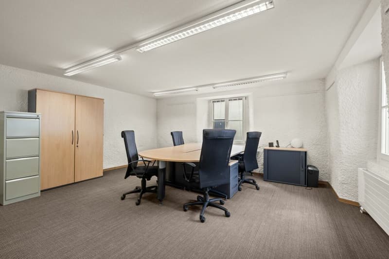 Spazio ufficio arredato incl. sala riunioni & parcheggi (2)