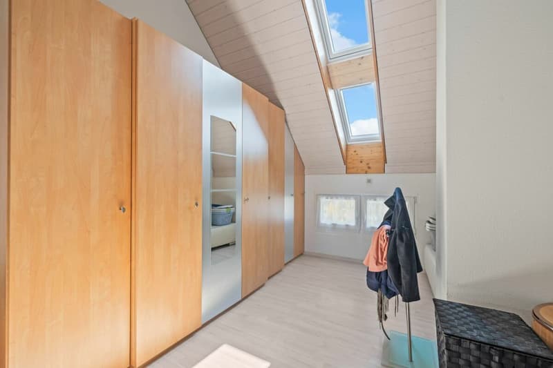 Grosszügiges 6.5-Zimmer Einfamilienhaus mit Pool & Wintergarten (13)
