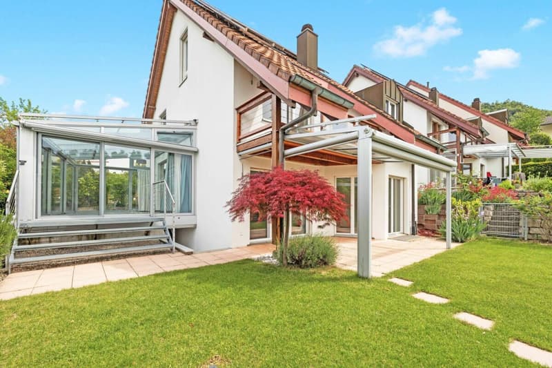Grosszügiges 6.5-Zimmer Einfamilienhaus mit Pool & Wintergarten (1)