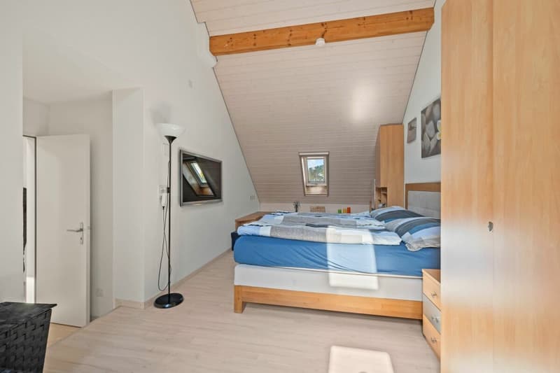 Grosszügiges 6.5-Zimmer Einfamilienhaus mit Pool & Wintergarten (12)
