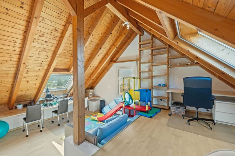 Grosszügiges 6.5-Zimmer Einfamilienhaus mit Pool & Wintergarten (15)