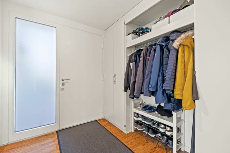 Grosszügiges 6.5-Zimmer Einfamilienhaus mit Pool & Wintergarten (3)