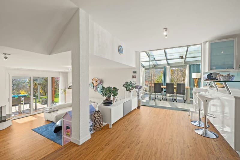 Grosszügiges 6.5-Zimmer Einfamilienhaus mit Pool & Wintergarten (2)