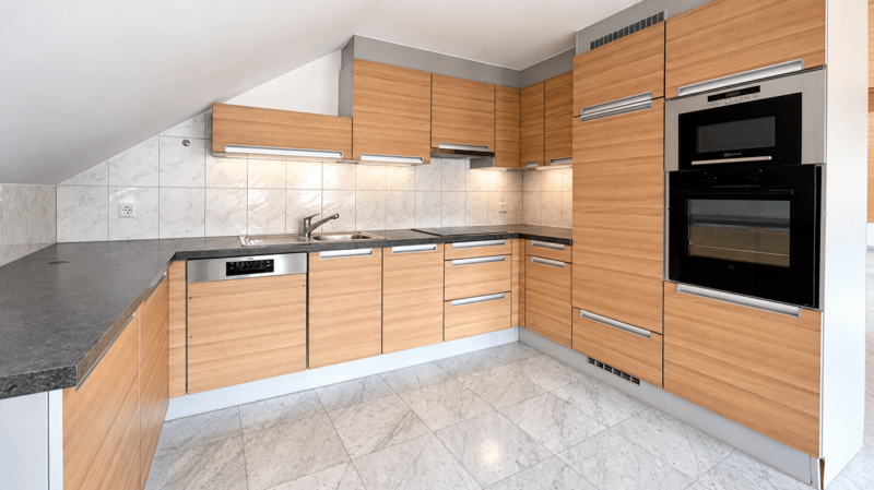 Grosszügige 4.5-Zimmer-Dachwohnung mit Cheminée & 2 Balkonen (5)