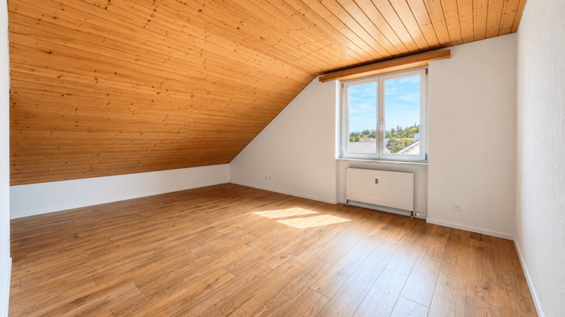 Grosszügige 4.5-Zimmer-Dachwohnung mit Cheminée & 2 Balkonen (3)