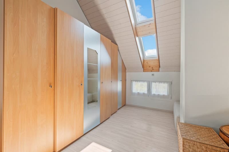 Grosszügiges 6.5-Zimmer Einfamilienhaus mit Pool & Wintergarten (13)