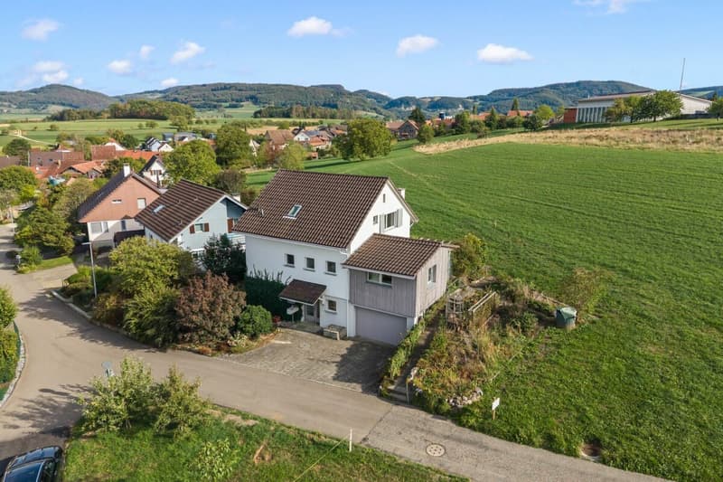 Wohnen am Rand der Bauzone - mit Weitsicht und viel Raum fürs Leben (3)
