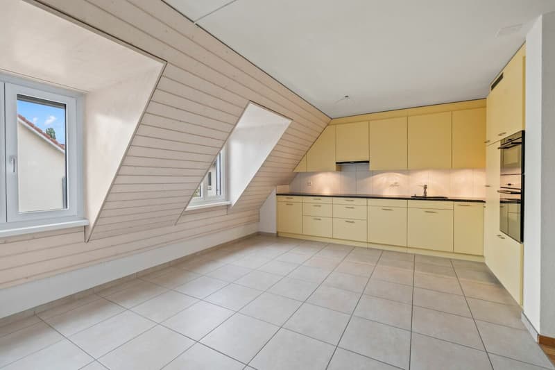 Grosszügige 4.5-Zimmer Maisonettewohnung mit viel Wohnkomfort (2)