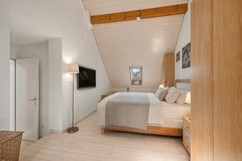 Grosszügiges 6.5-Zimmer Einfamilienhaus mit Pool & Wintergarten (12)