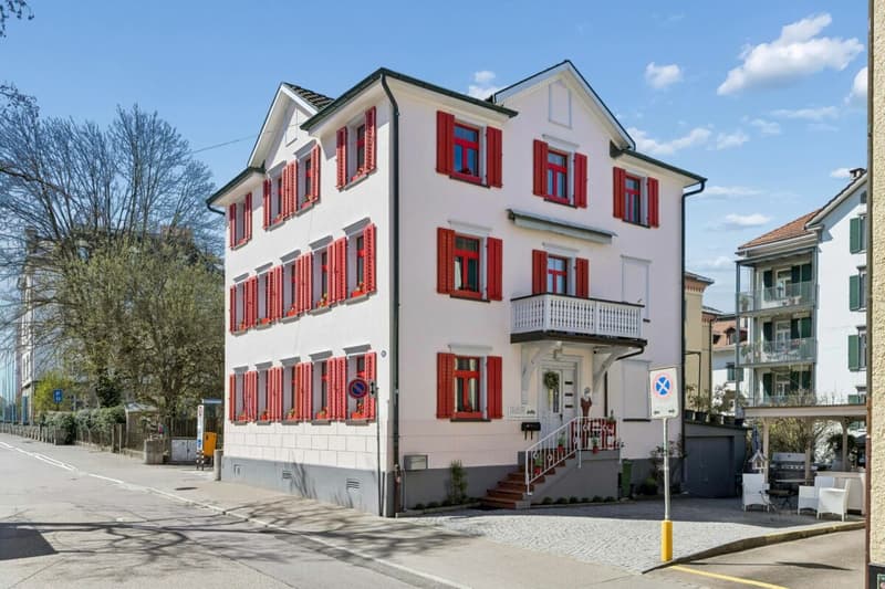 Charming three-family house in a quiet city location (1)