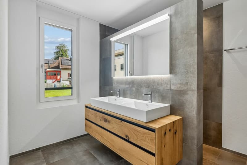 Erstbezug: 4.5-Zi-Gartenwohnung mit 57 m² Garten und Doppelgarage (12)