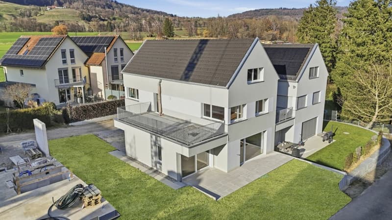 Modernes Doppel-Einfamilienhaus mit viel Platz, hochwertigem Ausbau und Garten in Stein am Rhein (1)