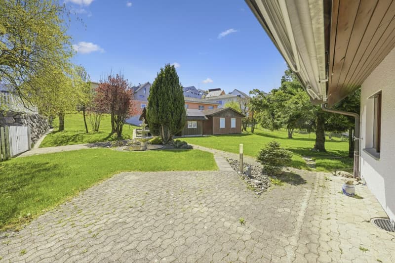 Detached family paradise with annex, far-reaching views, and versatile space offer (31)