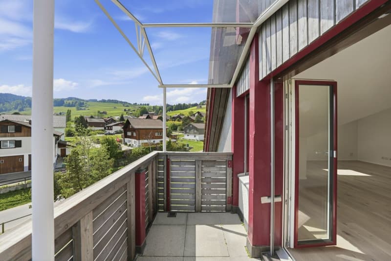 Charming core-renovated attic apartment with balcony and panoramic view in idyllic Urnäsch (17)