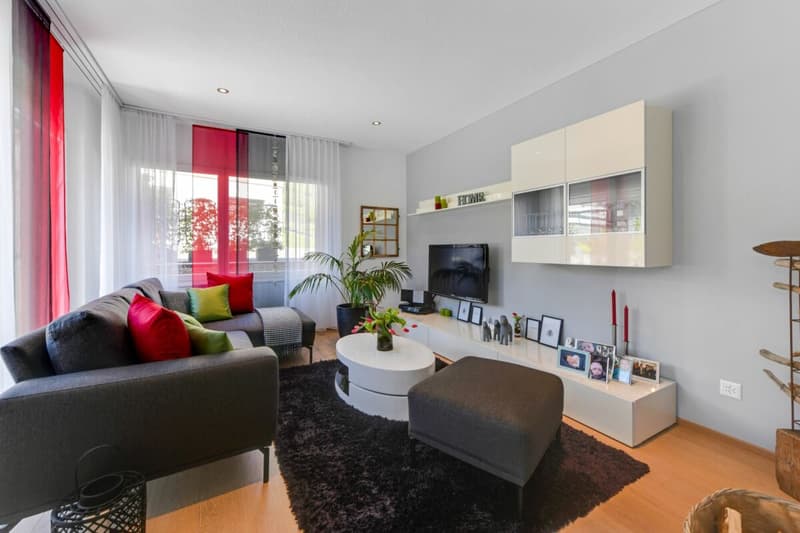 Modernes Wohnerlebnis mit Weitblick - Einfamilienhaus mit Pool, Gartenidylle und Panoramasicht (5)