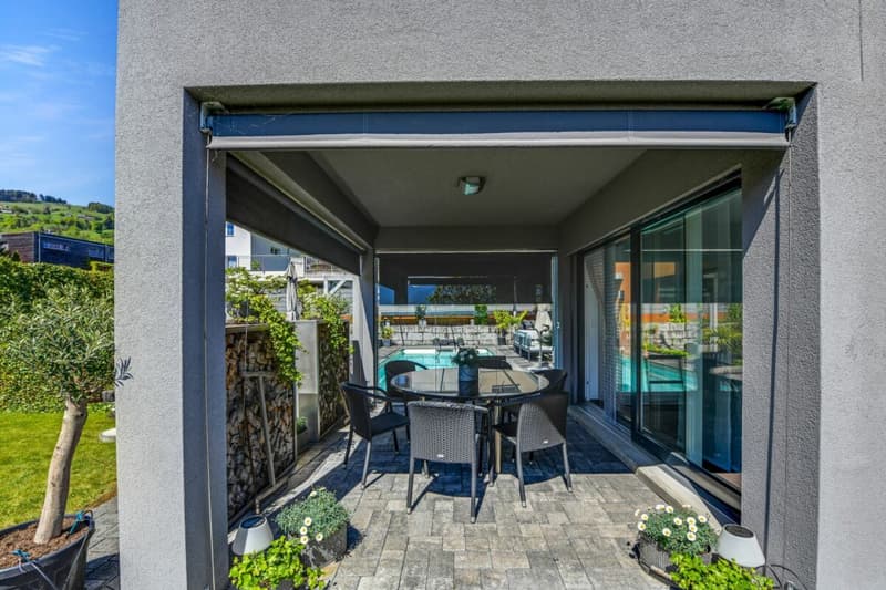 Modernes Wohnerlebnis mit Weitblick - Einfamilienhaus mit Pool, Gartenidylle und Panoramasicht (21)