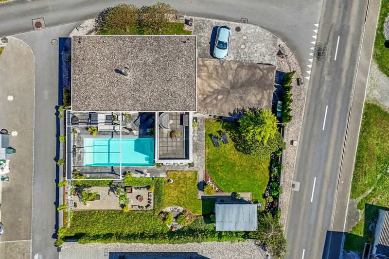 Modernes Wohnerlebnis mit Weitblick - Einfamilienhaus mit Pool, Gartenidylle und Panoramasicht (22)