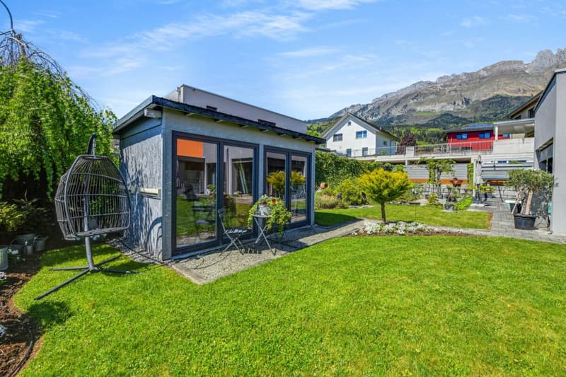 Modernes Wohnerlebnis mit Weitblick - Einfamilienhaus mit Pool, Gartenidylle und Panoramasicht (24)