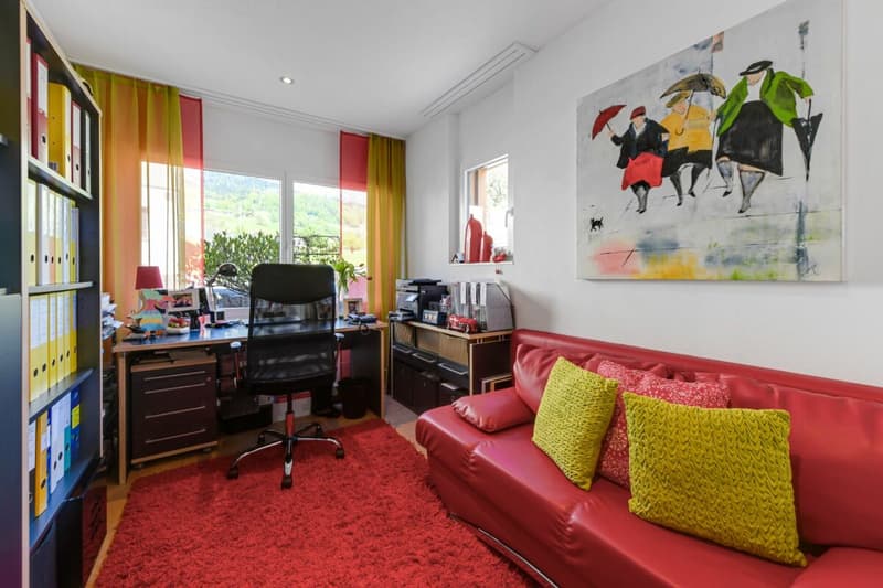 Modernes Wohnerlebnis mit Weitblick - Einfamilienhaus mit Pool, Gartenidylle und Panoramasicht (12)