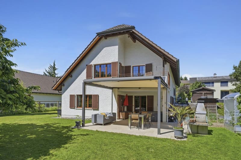 Freistehendes Familienhaus mit Charme, Privatsphäre und sonnigem Gartenparadies (1)
