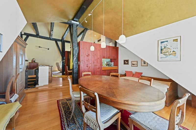 Mietkauf: Zeitlose Eleganz mit Weitblick - stilvolle Maisonette-Dachwohnung im Herzen von Wil SG (3)