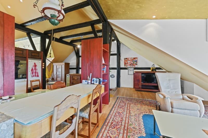 Mietkauf: Zeitlose Eleganz mit Weitblick - stilvolle Maisonette-Dachwohnung im Herzen von Wil SG (4)