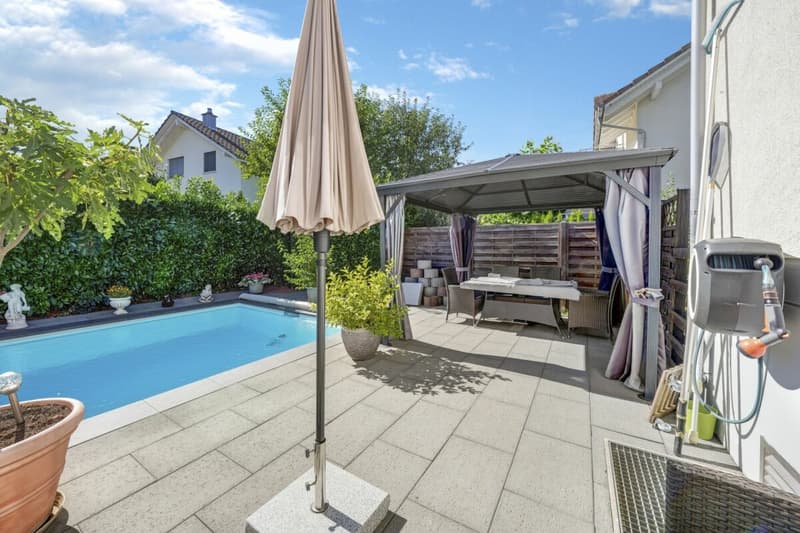 Freiraum für die Familie, Rückzugsorte zum Geniessen und ein eigener Pool (21)