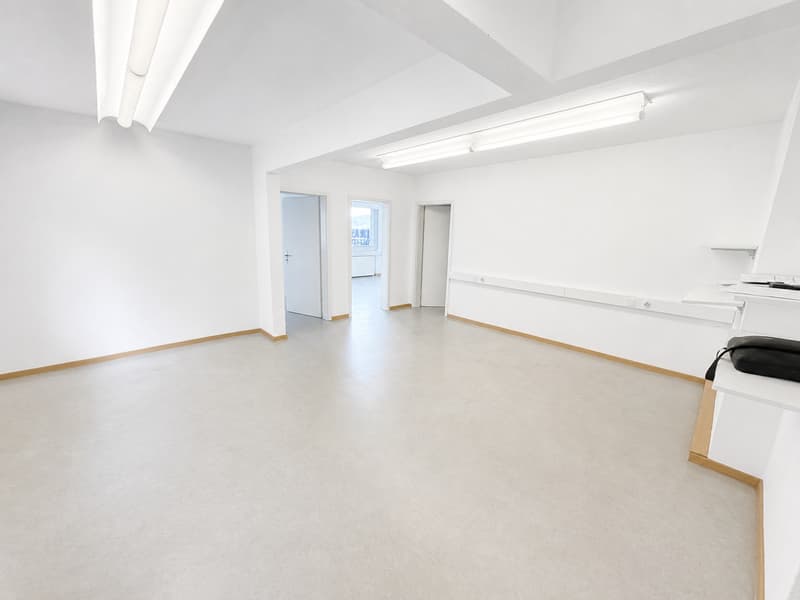 Helles Büro von 85 m² mit Balkon und freier Sicht, 10 Minuten von Biel (3)