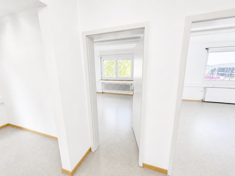 Helles Büro von 85 m² mit Balkon und freier Sicht, 10 Minuten von Biel (5)
