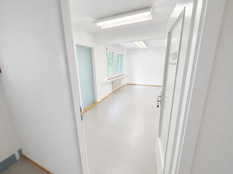 Helles Büro von 85 m² mit Balkon und freier Sicht, 10 Minuten von Biel (2)
