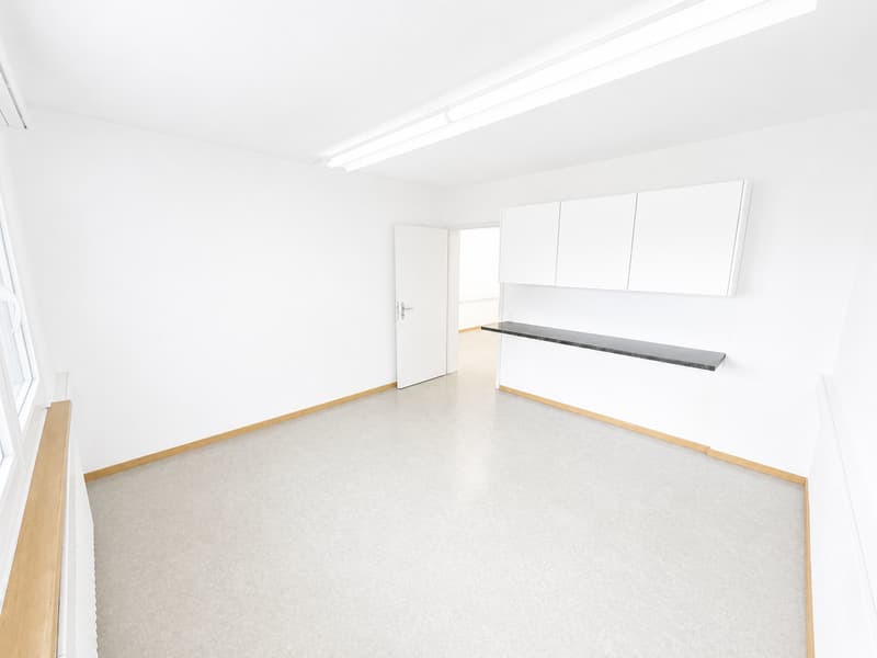 Helles Büro von 85 m² mit Balkon und freier Sicht, 10 Minuten von Biel (6)