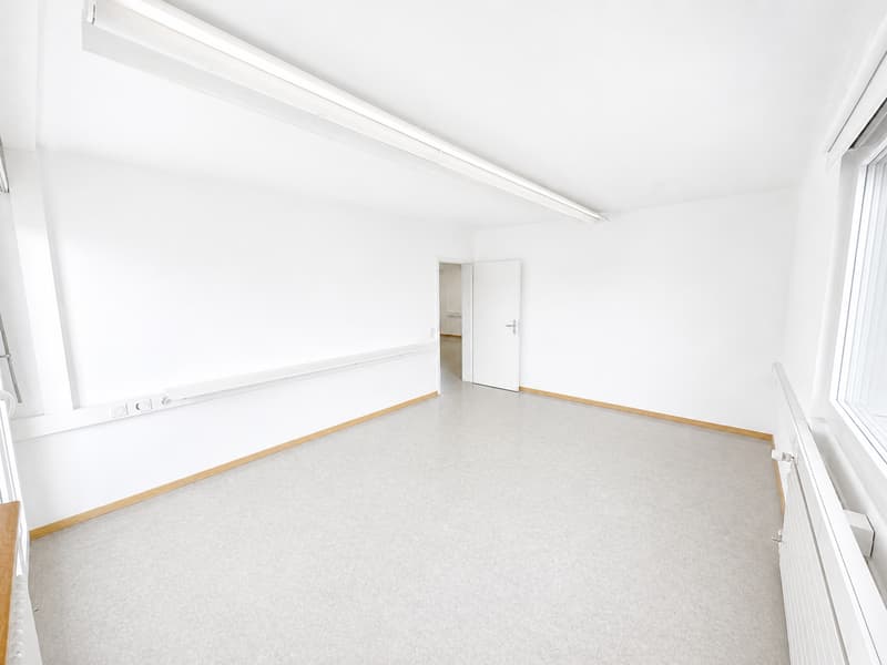 Helles Büro von 85 m² mit Balkon und freier Sicht, 10 Minuten von Biel (10)